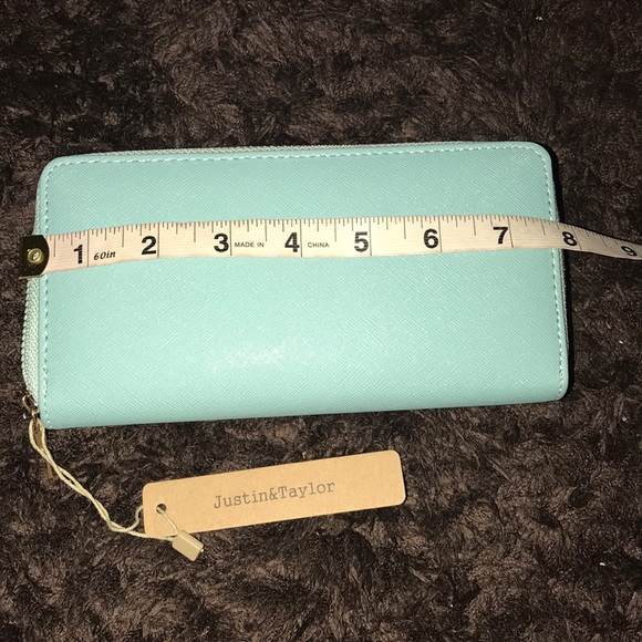 Nwt mint emoji all around zippered wallet - Picture 5 of 6